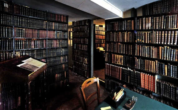 Anthem Library of the Month | BIBLIOTHEQUE DES AMIS D’INSTRUCTION